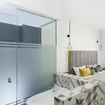 The Blue Bottle Central Apartman