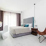 The Blue Bottle Central Апартаменты *
