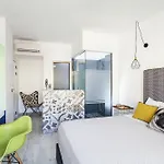 The Blue Bottle Central Apartman