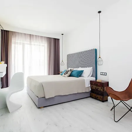 Blue Bottle Boutique Hotel 3*