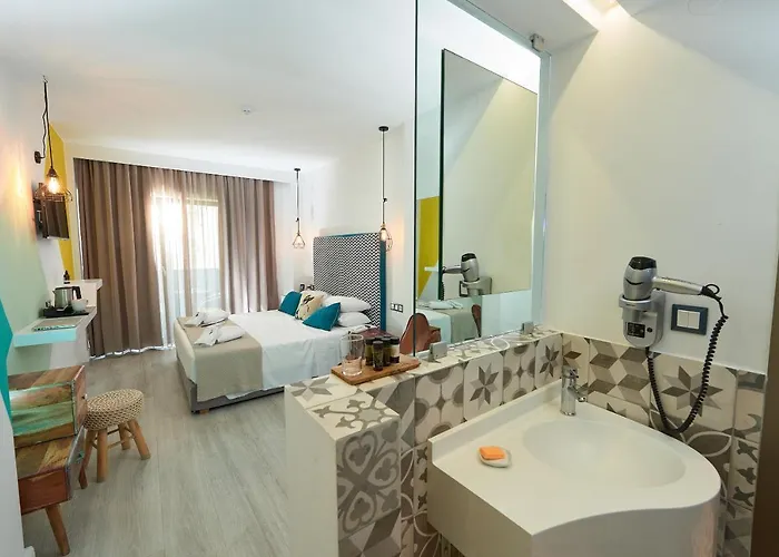 Blue Bottle Boutique Hotel 3*